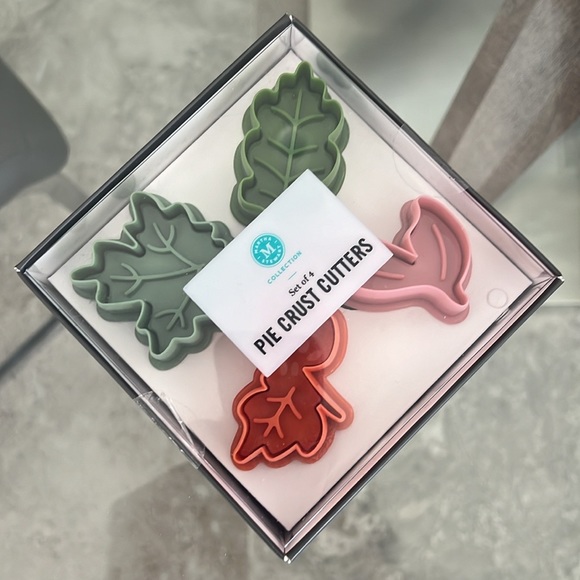 X2 Martha Stewart Set of 4 Pie Crust Cutters, New in Box - Picture 3 of 5